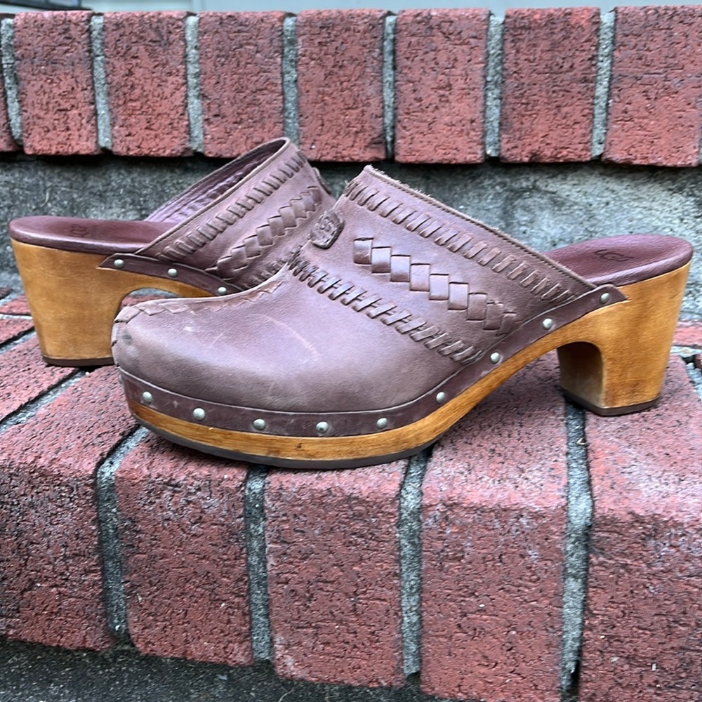 UGG Vivica Clogs - Picture 1 of 12